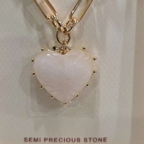 💕🔹️Camila Coelho 🔹️Gold Tone Semi Precious 18in Pink Heart Pendant Necklace - Picture 3 of 5